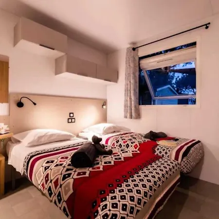 4 Etoiles - Parc Aquatique - Ccaffga אגדה