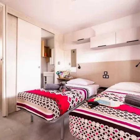 Campsite Zecamping 4 Avec Parc Aquatique Club Enfant Animations Sauna Hammam 4*