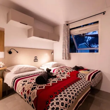 4 Etoiles - Parc Aquatique - Ccaffga אתר קמפינג *