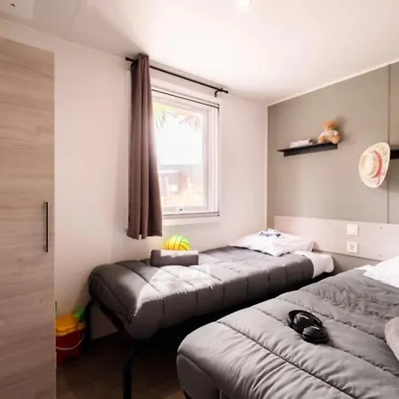 Campsite Zecamping 4 Avec Parc Aquatique Club Enfant Animations Sauna Hammam 4*