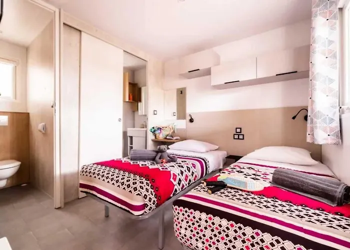 Campsite Zecamping 4 Avec Parc Aquatique Club Enfant Animations Sauna Hammam 4*