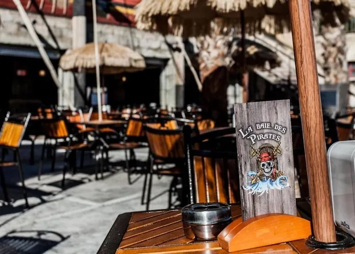 Zecamping 4 Avec Parc Aquatique Club Enfant Animations Sauna Hammam Campsite 4*